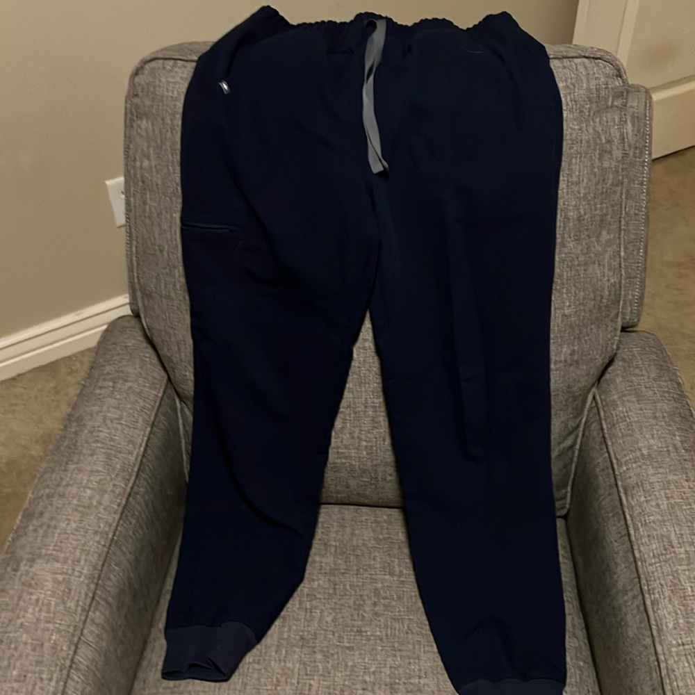 Figs Women’s Zamora High-Waisted Scrub Pants Joggers Navy Small